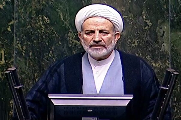 عضو کمیسیون فرهنگی: پرداختن به موتورسواری بانوان ضرورتی ندارد