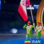 لحظات احساسی و اشک‌های پرچمدار بانوی ایرانی در مراسم رژه