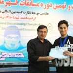 نشان مسابقات پاراشنا به شناگر جانباز جنگ رمضان اهدا
شد