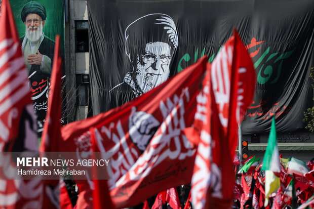 طوفانی از عشق در گذرگاه سوگ؛ وقتی هنر غم ملت را به تصویر
می‌کشد