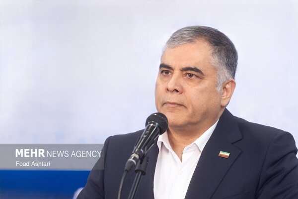 دستور وزیر نفت برای تسریع بازسازی پالایشگاه‌های آسیب‌دیده
جنگ